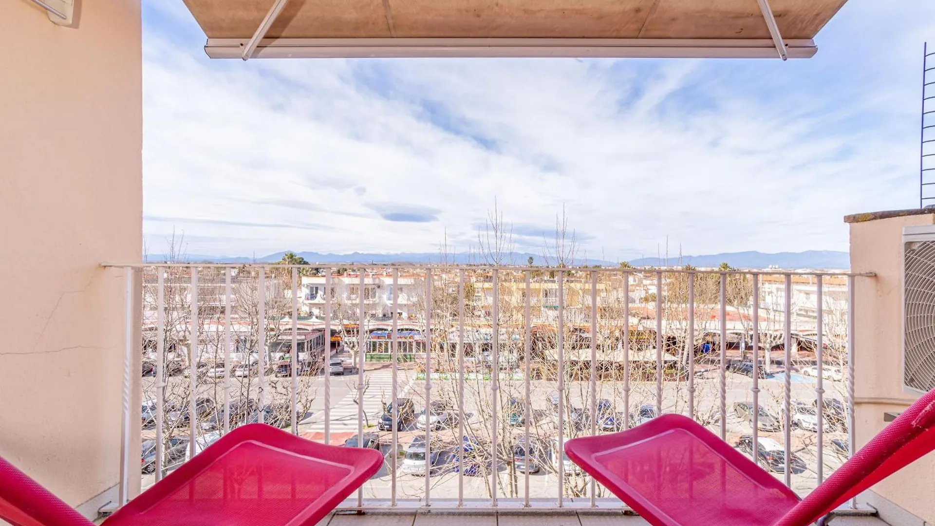 141-Empurialola- Apartamento Con Piscinas En El Centro Y Cerca Del Mar Empuriabrava